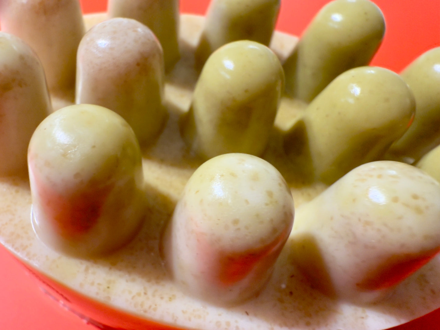 Velvet Hive – Small Batch Vegetable Glycerin Soap | Colloidal Oatmeal + Bee Pollen Massage Bar