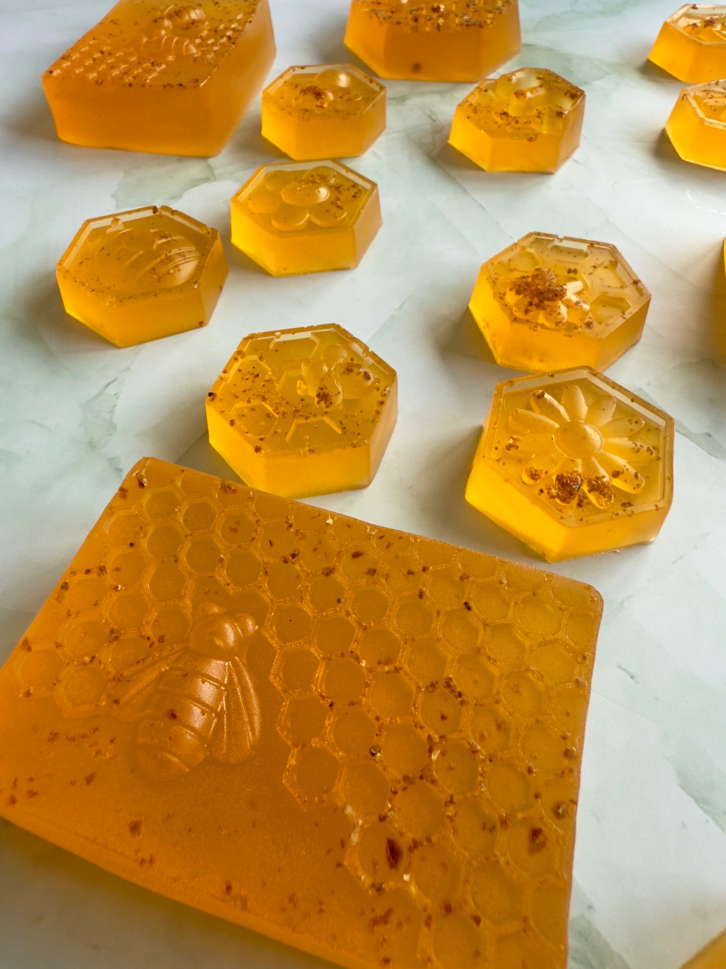 Honey Papaya Pop – Test-Batch Honey Soap | Citrus-Fruity Hex + Bee Bars