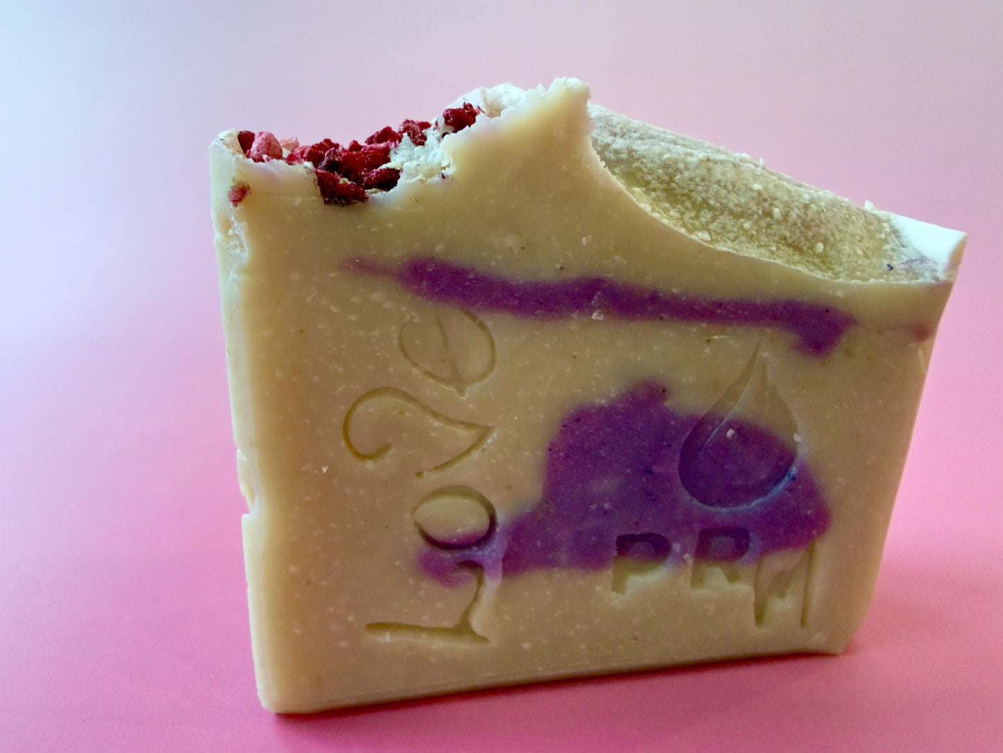 Small batch Fresh Blossoms beef tallow soap made with shea butter, kaolin clay, and colloidal oatmeal.