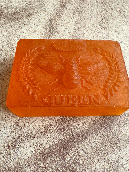 Golden Glow – Small Batch Honey Soap | Apple Powder + Soft Floral Blend